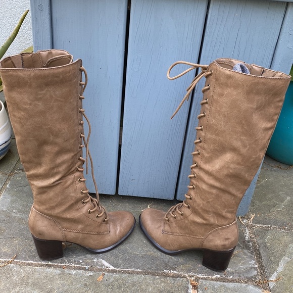 Nine West lace up boot - Picture 2 of 5